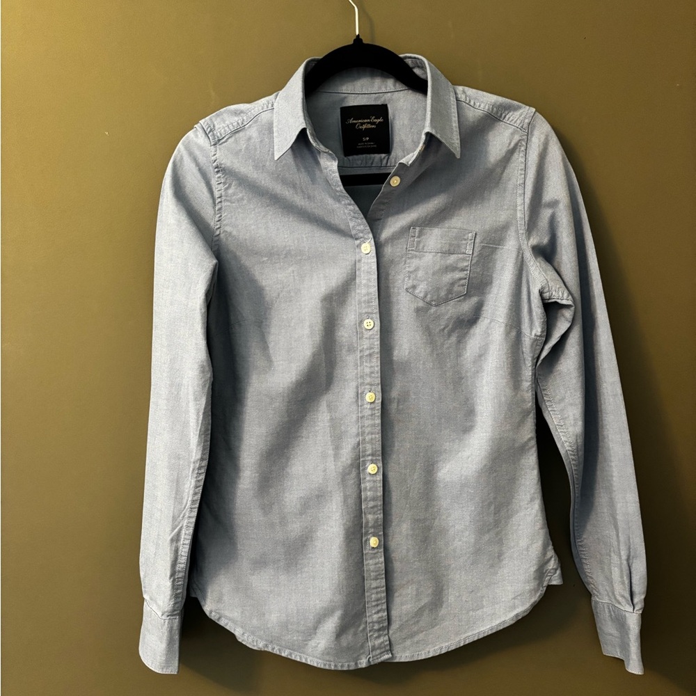 American Eagle Outfitters Chambray button down shirt, size Small